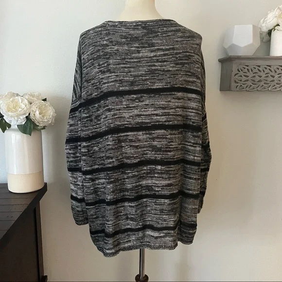 Eileen Fisher 100% linen striped dropped sleeve sweater grey black size large - Picture 8 of 12